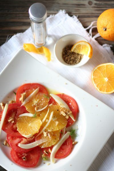 Salat mit Tomaten, Orangen, Fenchel und Fleur de Sel