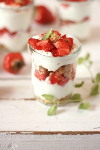 Erdbeer-Crunch mit Mascarpone-Creme