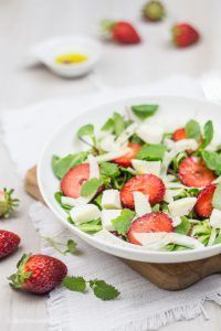Rezept für Salat mit Erdbeeren, Fenchel und Mozzarella