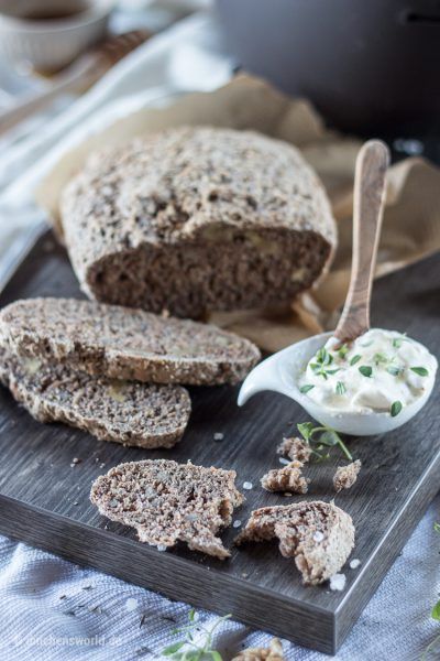 Vollkorn-Chia-Brot mit Honig und Thymian aus dem BREAD KIT von Lékué